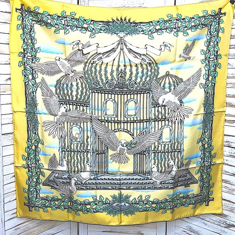 Herme's l Envol Silk Scarf by Joachim Metz 90cm Twill Buttercup Yellow NWOT - Picture 3 of 9